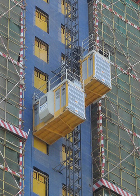 Mast Climbing Construction Hoist Elevator Payload Capacity 2000Kg